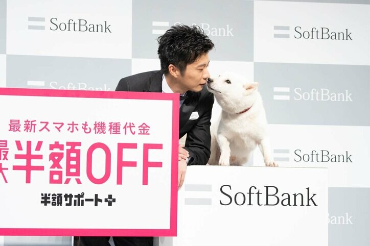 田中圭&“お父さん”の可愛らしいキスに、報道陣ほっこり