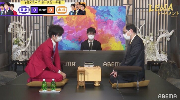 指し手も3倍速いのか!?大橋貴洸六段、“シャア”ばり真っ赤なスーツで登場/将棋・ABEMAトーナメント