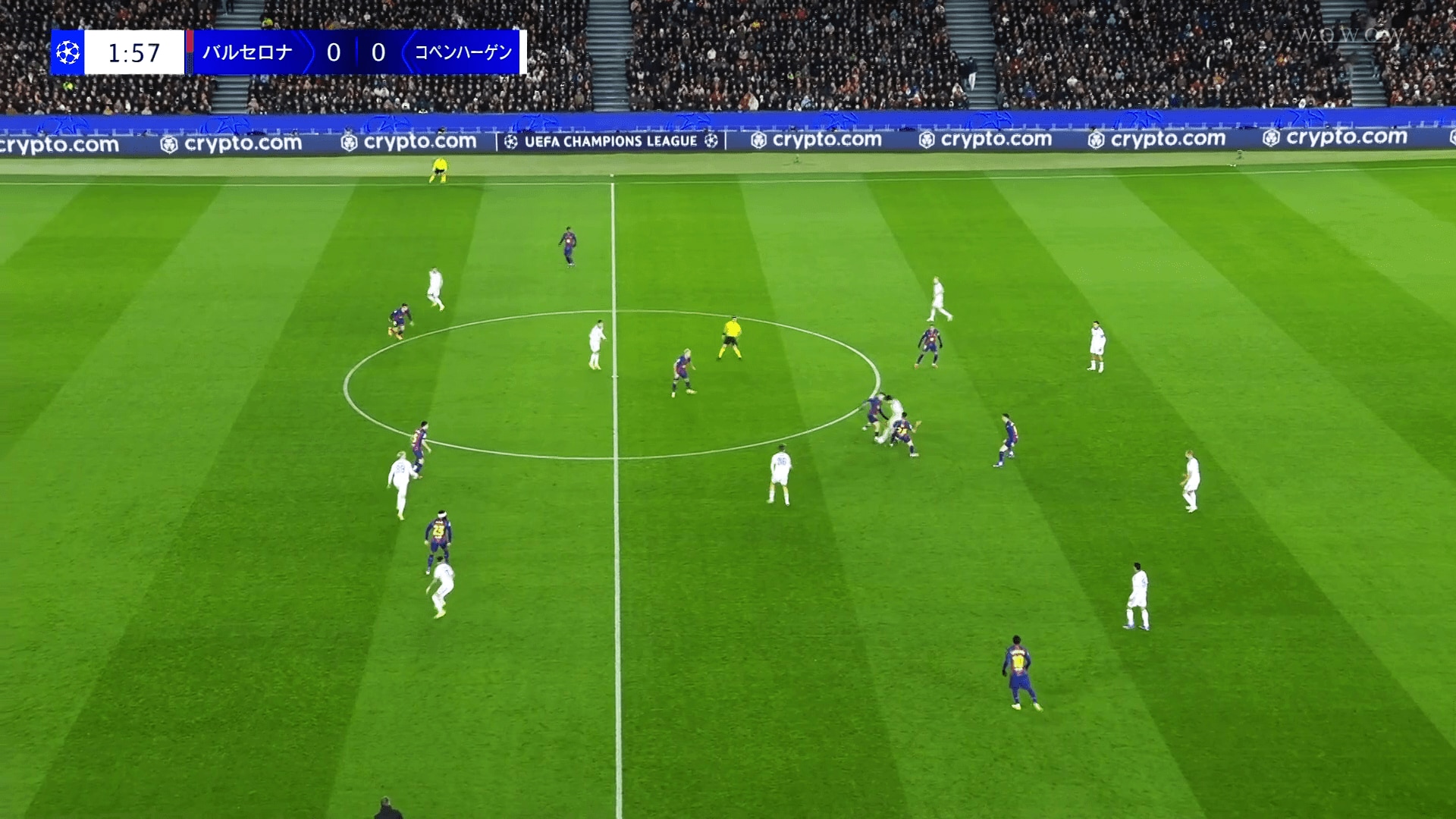 ダブルタッチで相手２人をかわす鈴木淳之介