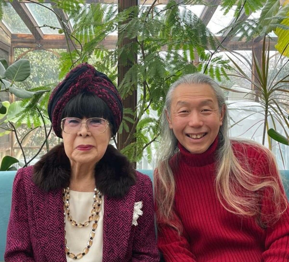 假屋 崎 省吾