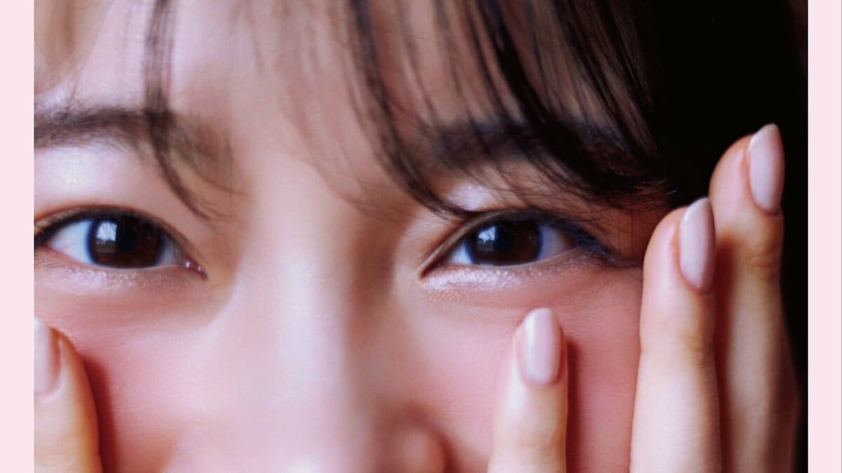 ガーリーの神様”林芽亜里フォトブック 超至近距離見つめ合いカットの