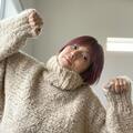  hitomi、周囲から褒められるニットを公開「寒いからヌクヌク」 