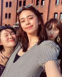 E-girls佐藤晴美、富田望生＆小宮有紗とプライベートな仲良しショット披露「一緒にいると平和です！」