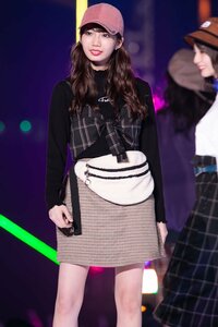 けやき坂46高本彩花が投げキッスで客席魅了、『TGC』でランウェイデビュー