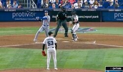 何が起きた？ 大谷翔平に“想定外のハプニング”「珍しいな」「どうした」 内角球を強引にフルスイング→超長尺バットが折れる