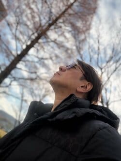 川崎麻世、目を全治2週間の負傷 「後頭部までぶち抜かれたように頭が痛くなり」