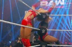 元チアの美女レスラー、衝撃のラフファイトに“大の字” 「初めて見た」「荒々しい」ファンもドン引き