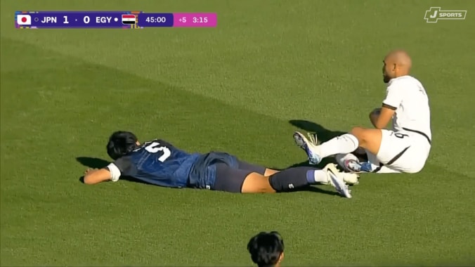 「何てことを！」日本代表キャプテンが危険な接触で悶絶…「大丈夫か？」市原吏音が顔を歪めファン心配【U-20W杯】 5枚目
