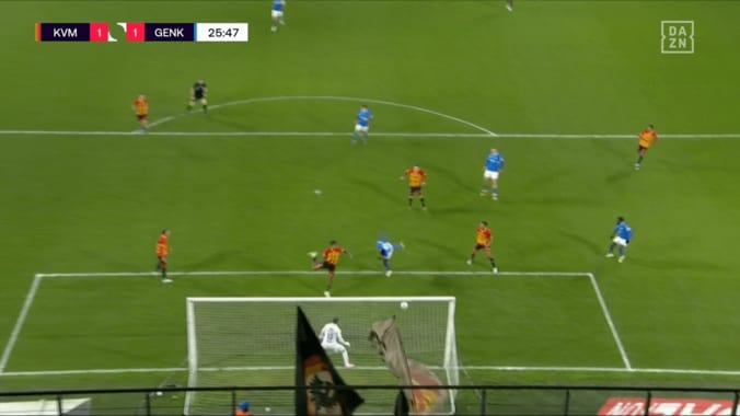 「イナズマきたー！」伊東純也が“痺れるクロス”で同点弾演出！一方でファン悲鳴も「頼むからアシストつけてくれよ」 4枚目