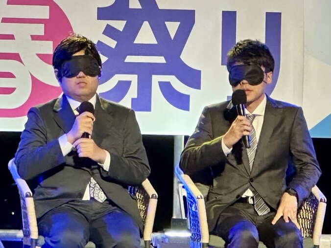 軽快なトークも織り交ぜながらハイレベルな「目隠し将棋対決」を行なった糸谷八段（左）と増田八段