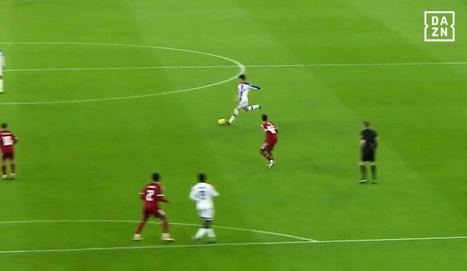 鎌田大地がリヴァプール守備陣を引き裂く！“ほぼアシスト”の高精度パスが話題「これがクリスタルキングよ」「めちゃくちゃ良い」 5枚目