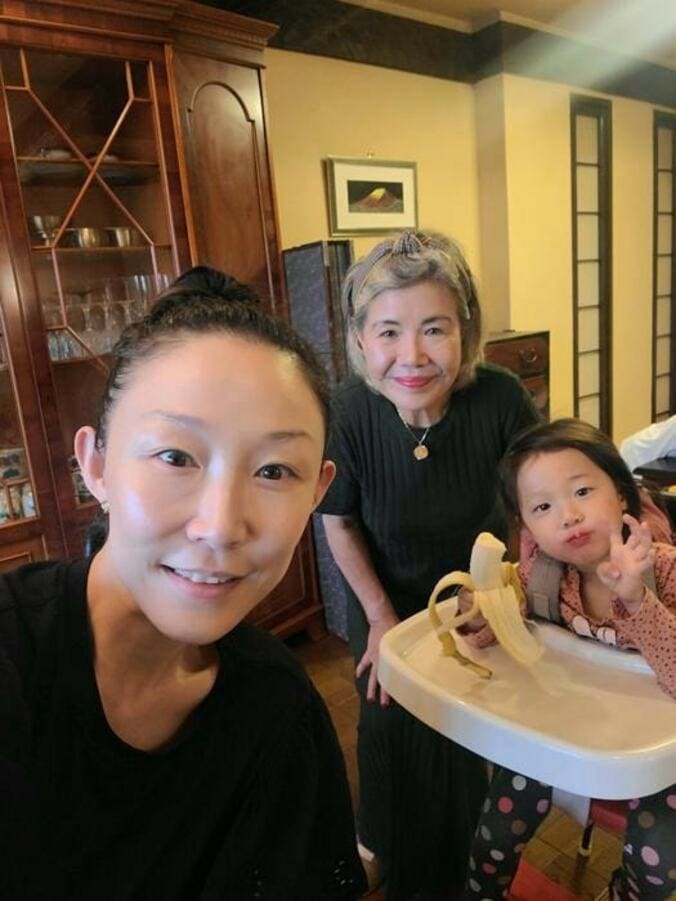  小原正子、母親＆娘との親子3代ショットを公開「まさか自分がそんな年だとは」  1枚目