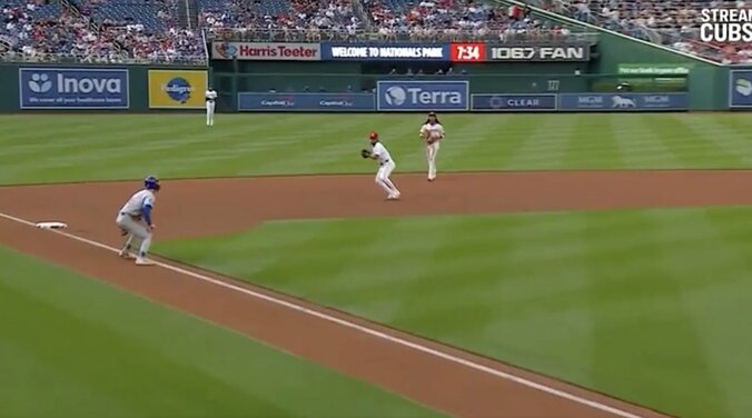 【写真・画像】もうワケわからん！フリーマン、想定外の謎打法で“まさかの光景”「どんな打ち方」手首だけで打った“強烈な打球”が話題に「天才すぎる」　1枚目