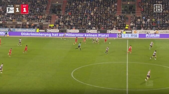 ウソでしょ…！？ 日本代表、鈴木唯人、脳がバグる“ありえないシーン”「これはヤバい」「めっちゃ速いな」3人置き去り→ピッチ横断35m“爆速ドリブル” 5枚目