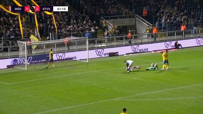 「完全に覚醒モード」日本人コンビがベルギーで大爆発！「マジで圧巻」20歳の猛烈プレス＆的確パス→24歳が流し込む 4枚目