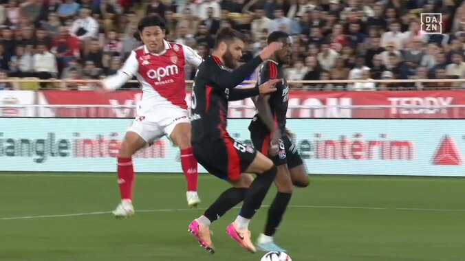 「最高の仕事した」モナコ南野拓実、今季リーグ6得点目でチームをCL出場権に導く先制点！3人に囲まれながらシザーズ＆股抜き→低弾道ショット炸裂 4枚目