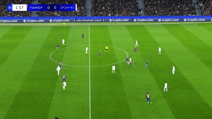 ダブルタッチで相手２人をかわす鈴木淳之介