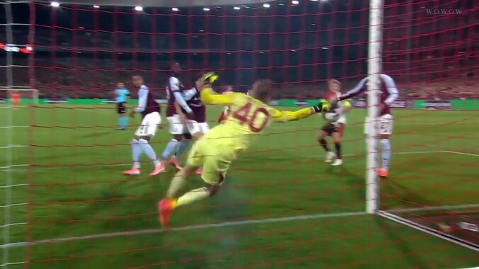 「審判おかしい」上田綺世の豪快ゴールが“誤審”で取り消し…スタジアム大ブーイング「どこがファウル？」物議を醸すジャッジにファンも監督も憤慨 5枚目