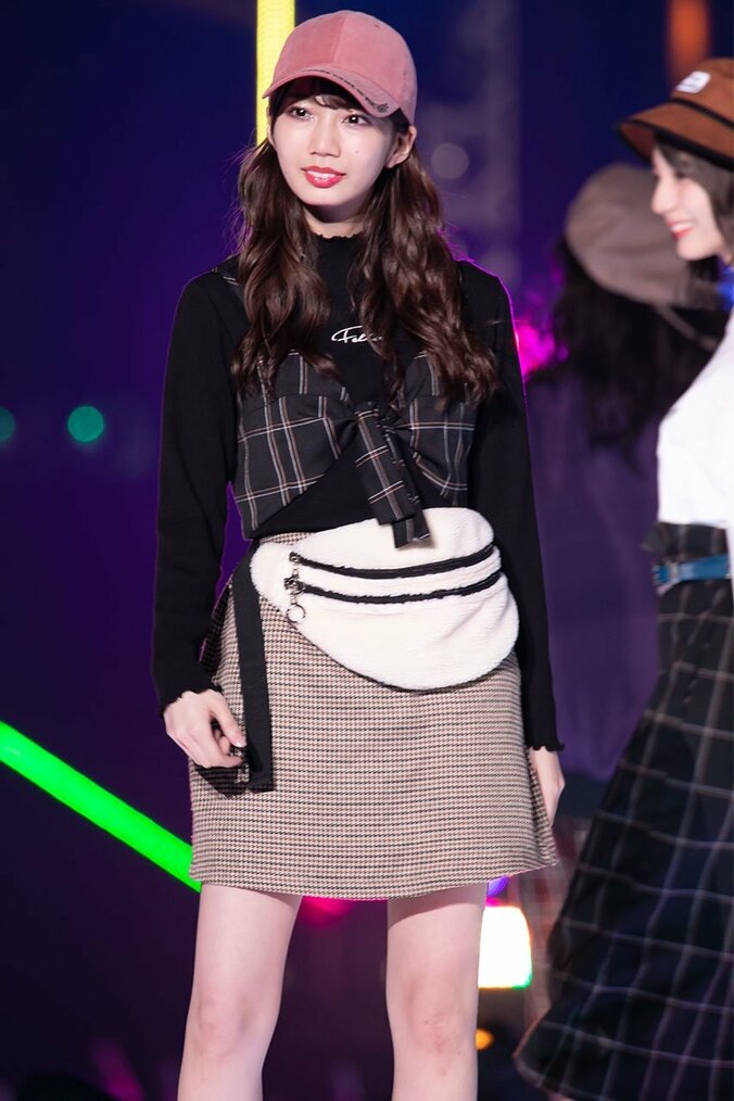 けやき坂46高本彩花が投げキッスで客席魅了、『TGC』でランウェイデビュー 1枚目