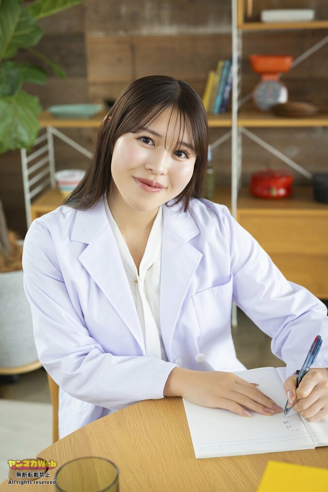 栄養士資格を持つグラドル 須能咲良が圧倒的ボディを披露 ヤンマガWeb「働くお姉さん」カット 2枚目