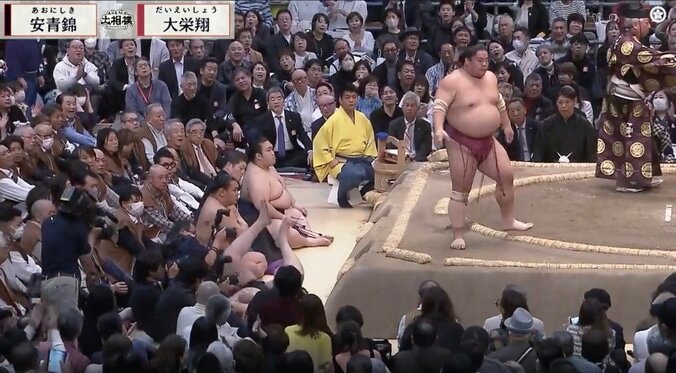 安青錦が「はじきとんだ」 大関に異変…“らしからぬ光景“に「もはや別人」「どうした」心配の声相次ぐ 2枚目