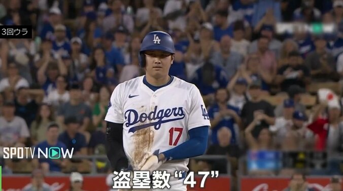 【写真・画像】ニヤリ…大谷翔平、リード中に盗塁成功を確信！？ 驚異の24回連続成功で「47盗塁」に到達した瞬間　1枚目