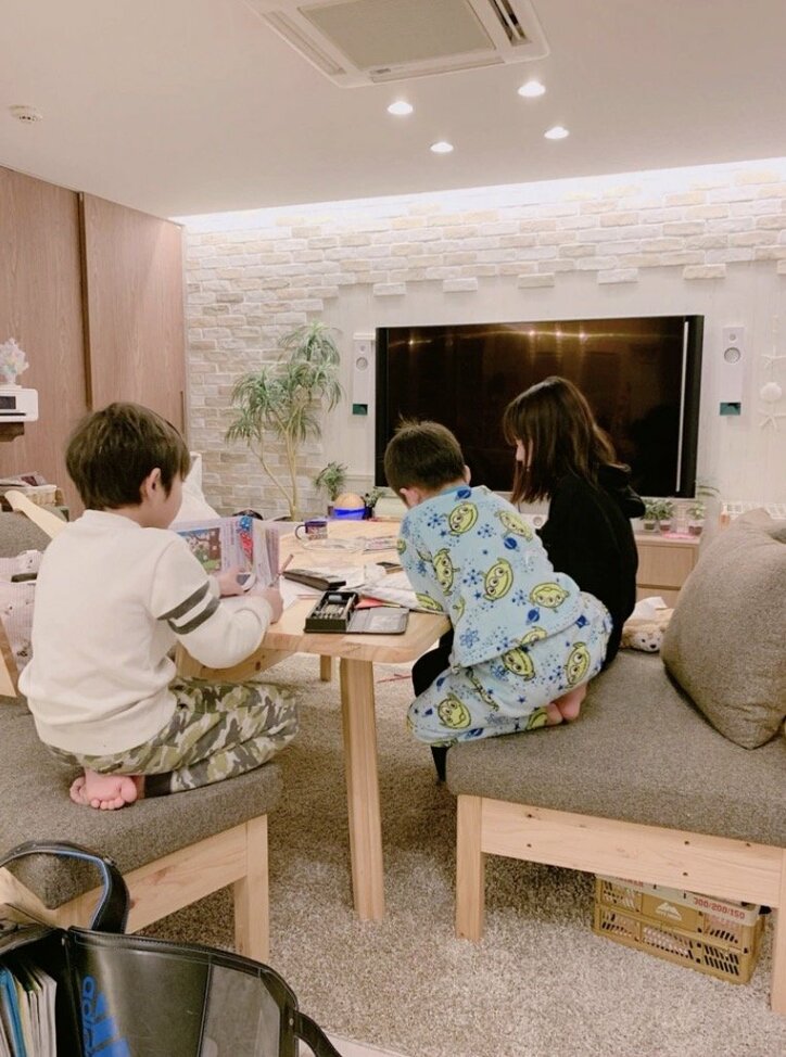 辻希美、子ども達が宿題する様子に内心思うことを明かす「仲良く宿題してくれるのは助かるしいい事だけど」