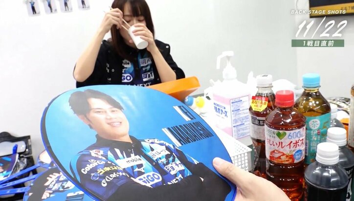 【写真・画像】この可愛さは反則級!美人雀士が"もぐもぐペロリ"わんぱくシーンにファン熱視線「明奈かわええw」「なんか食うとる」/麻雀・Mリーグ 2枚目