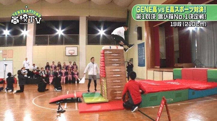 白濱亜嵐、2メートル超えの跳び箱を華麗に大ジャンプ! リーダーの意地にメンバーも大興奮