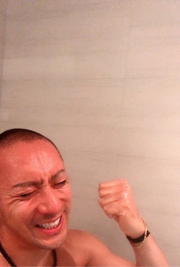 市川海老蔵、嬉しい知らせが届きガッツポーズ「明日のお昼にお伝えしまする」