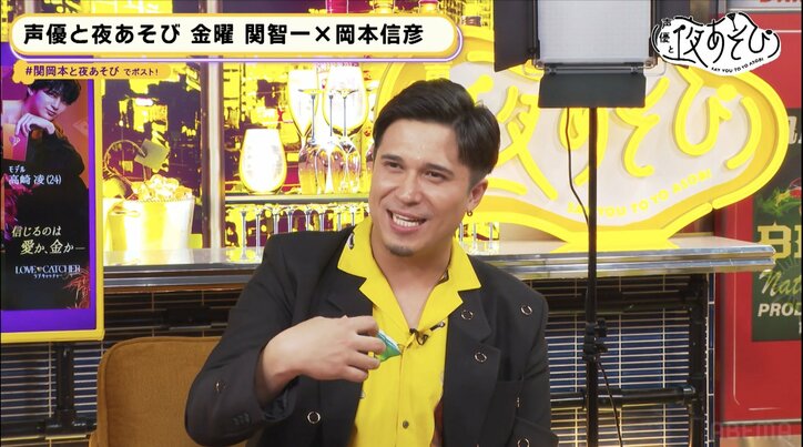 【写真・画像】関智一＆岡本信彦が話題の健康法「イス軸法」で強靭な男に!? 関も「ゴッドフィンガァァァァ」披露【声優と夜あそび】　2枚目