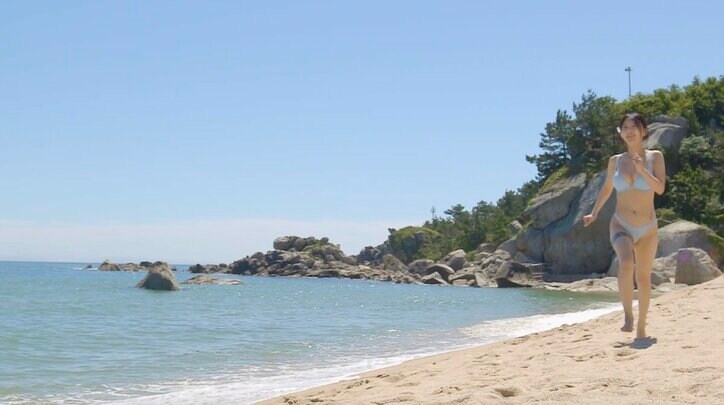 スタイル抜群の韓国美女たちが海遊び!カラフルな水着姿に「セクシー」の声『恋するアプリ Love Alarm』#5