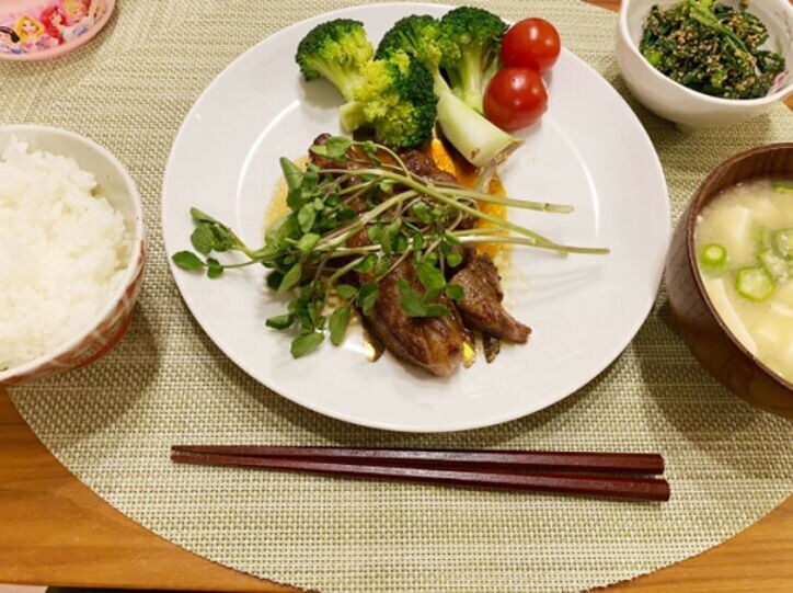 山口美沙、夫・ライセンス藤原の退院祝いで作った料理「半額になっていたヒレステーキ」 1枚目