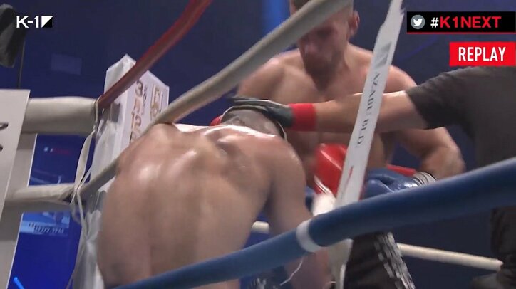 ロープにもたれ掛かったまま“衝撃失神KO”に視聴者ドン引き「怖すぎる」「本物だ」