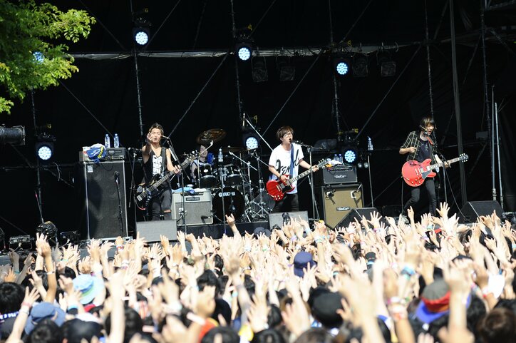 ゲスの極み乙女。、サカナ、THE BAWDIESらにオーディエンス歓喜 ライブ写真とセットリストを公開【メトロック2016 東京開催day1】