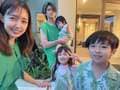 川崎希、家族で揃えた“グリーンコーデ”を披露「この前のハワイで買った3人お揃い柄」