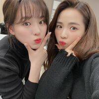 「可愛いすぎる」「最高コンビ」NiziU・マヤ＆リオのキュートな2ショットに反響