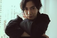 渡邊圭祐、戦国の世を攪乱する“超悪役”に大抜擢 不気味な殺陣シーンは「僕元来の動き（笑）」 映画『ブレイブ -群青戦記-』インタビュー 【ABEMA TIMES】