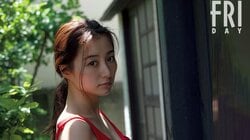 女優・高田里穂、圧巻美ボディ際立つ“大人セクシー”グラビア 『FRIDAY』表紙＆巻頭9P