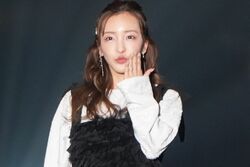 板野友美、8年ぶりに『TGC』降臨で貫禄たっぷり！ファンサ連発に「かわいい！」と大反響