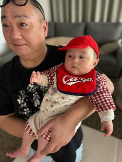  山本圭壱、娘との2ショットを公開「だいぶ大きくなりましたね」 