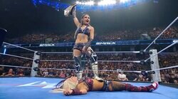 「かかってこいよ、おい！」人気日本人女子レスラー、米マット最高峰で躍動→大ブーイングに謎ダンス&日本語で“煽りまくり”応戦の姿にファン興奮