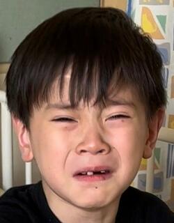  ココリコ・遠藤の妻、小児声帯結節が見つかった次男の今後の治療「先生を困らせてしまいました」 