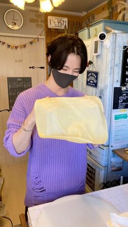 「カッコよすぎます」「お似合い」実家がクレープ屋の塩野瑛久、足立梨花と“ラブラブ”な様子に反響