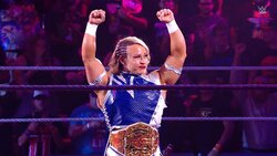 「太ももエグすぎる」最注目の“ムキムキすぎる”女子レスラー、上げ底シューズで自撮りでも“筋肉”にしか目がいかない