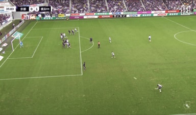 「誰も止められない…」横浜FMを救った“悪魔の左足”に騒然！「カーブの軌道えぐすぎ」助っ人MFが神クロスで完璧アシスト