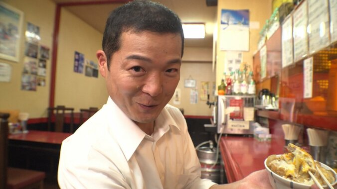 思わず自白しそうに？ 朝ドラ出演のカツ丼刑事・竹嶋宗也、新宿でカツ丼調査！ 10枚目