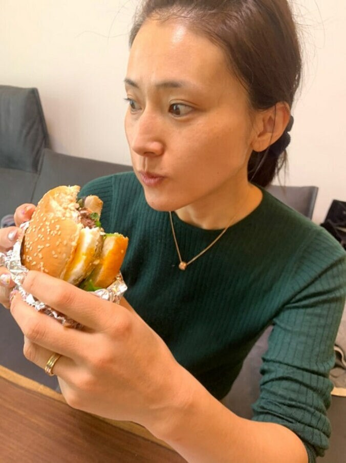 金子恵美、夫・宮崎謙介が『コストコ』品で作った朝食「まるで朝マック気分」 1枚目