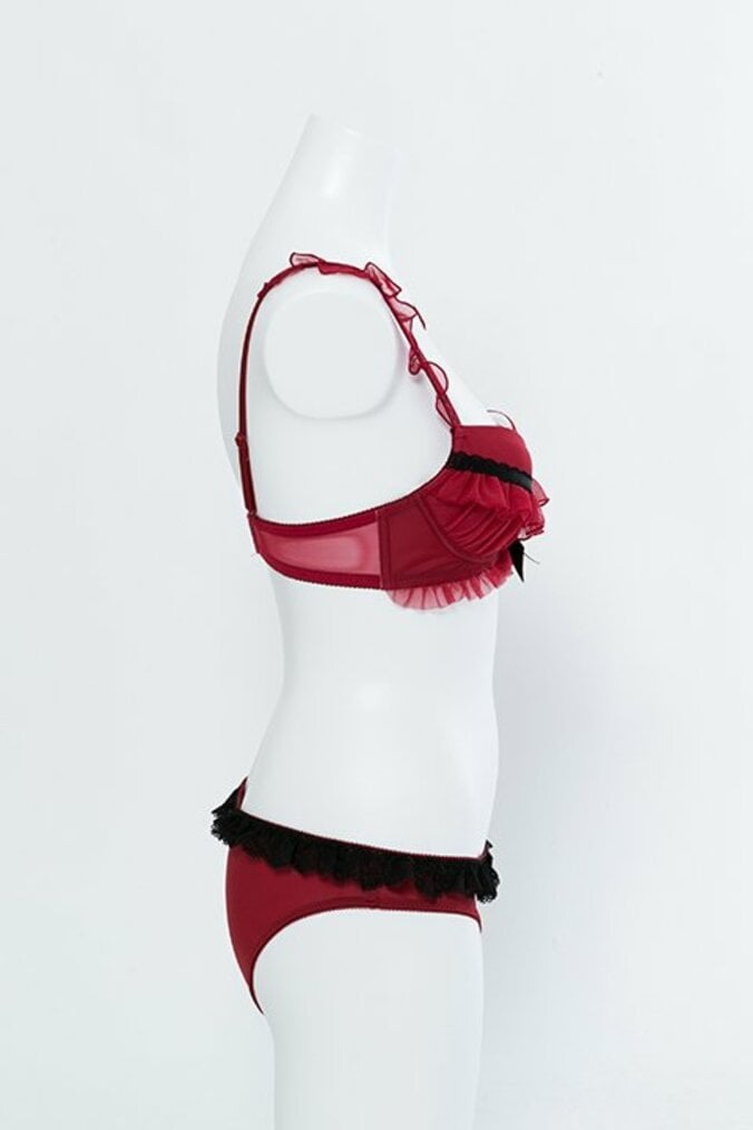 『ローゼンメイデン』真紅と水銀燈が大人可愛いランジェリーに【画像22枚】 6枚目