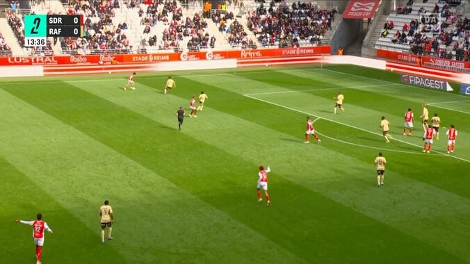 一体何した？中村敬斗、完全個人技で絶好チャンス創出「良いコースだな」カットイン→意表をついたニア打ち抜きショット炸裂の瞬間 4枚目